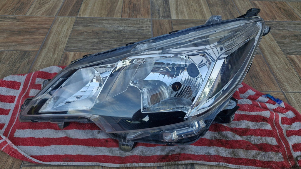 Frontscheinwerfer Mitsubishi Space Star 8301D445 Links Scheinwerfer Headlight SCH7457631971cz