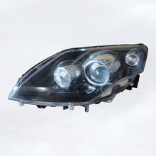 Laden Sie das Bild in den Galerie-Viewer, Frontscheinwerfer Renault Laguna III 260600076R 89902288 Xenon Links Headlight