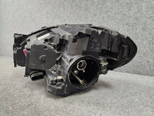 Laden Sie das Bild in den Galerie-Viewer, Frontscheinwerfer Mercedes-Benz W246 A2468201661 030127127200 Xenon Rechts SCH9029967737th