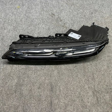 Laden Sie das Bild in den Galerie-Viewer, Frontscheinwerfer BMW 7 9879935 9879936 LED Ein Satz Scheinwerfer Headlight SCH7479333315zu