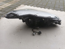 Load image into Gallery viewer, Frontscheinwerfer Toyota Yaris Links Scheinwerfer Headlight