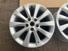 Load image into Gallery viewer, 1x Alufelge 17 Zoll 7.0" 5x115 44ET Glanz Silber Opel Zafira Astra J Rim Wheel FEL1281955841eu