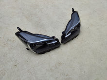 Laden Sie das Bild in den Galerie-Viewer, Frontscheinwerfer Toyota Yaris 81110-0D35006 Ein Stück (Rechts oder Links)