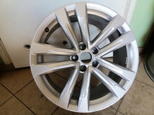 Laden Sie das Bild in den Galerie-Viewer, 1x Alufelge 19 Zoll 8.5&quot; 5x112 45ET 4G0601025CQ Audi A6 Rim Wheel