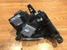Laden Sie das Bild in den Galerie-Viewer, Frontscheinwerfer Jeep Grand Cherokee Wk2 68144709AD Links Headlight SCH6476465038ns
