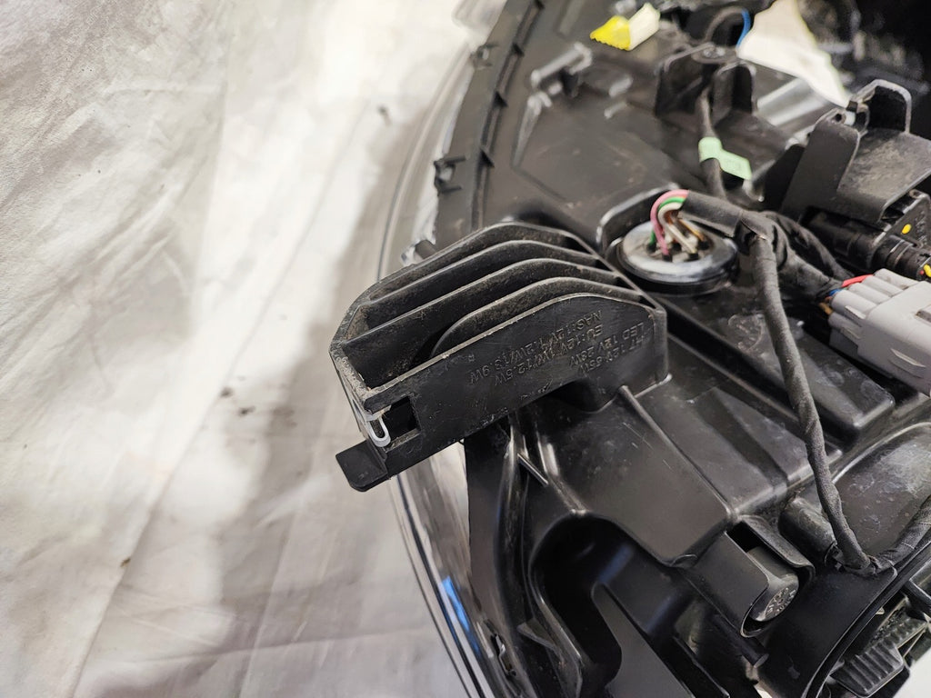 Frontscheinwerfer Mitsubishi Outlander III ECM921-22A20 LED Rechts Headlight