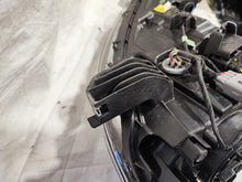 Laden Sie das Bild in den Galerie-Viewer, Frontscheinwerfer Mitsubishi Outlander III ECM921-22A20 LED Rechts Headlight