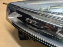 Laden Sie das Bild in den Galerie-Viewer, Frontscheinwerfer Mitsubishi Colt V I Clio 260600149R LED Rechts oder Links