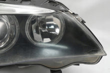 Laden Sie das Bild in den Galerie-Viewer, Frontscheinwerfer BMW E60 E61 159332-00 5DV009000 158762-00 Rechts Headlight SCH2183332442qs