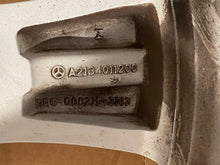 Laden Sie das Bild in den Galerie-Viewer, 1x Alufelge 17 Zoll 7.5" 5x112 40ET A2134011200 Mercedes-Benz W213 Rim Wheel FEL1428110776vk