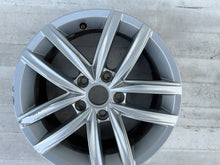 Laden Sie das Bild in den Galerie-Viewer, 1x Alufelge 17 Zoll 6.5&quot; 5x112 46ET 5G0601025CS VW Golf Vii Rim Wheel