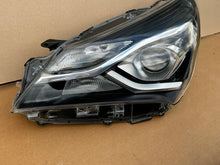Load image into Gallery viewer, Frontscheinwerfer Toyota Yaris Links Scheinwerfer Headlight