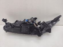 Laden Sie das Bild in den Galerie-Viewer, Frontscheinwerfer Mitsubishi Eclipse Cross LED Ein Stück (Rechts oder Links)