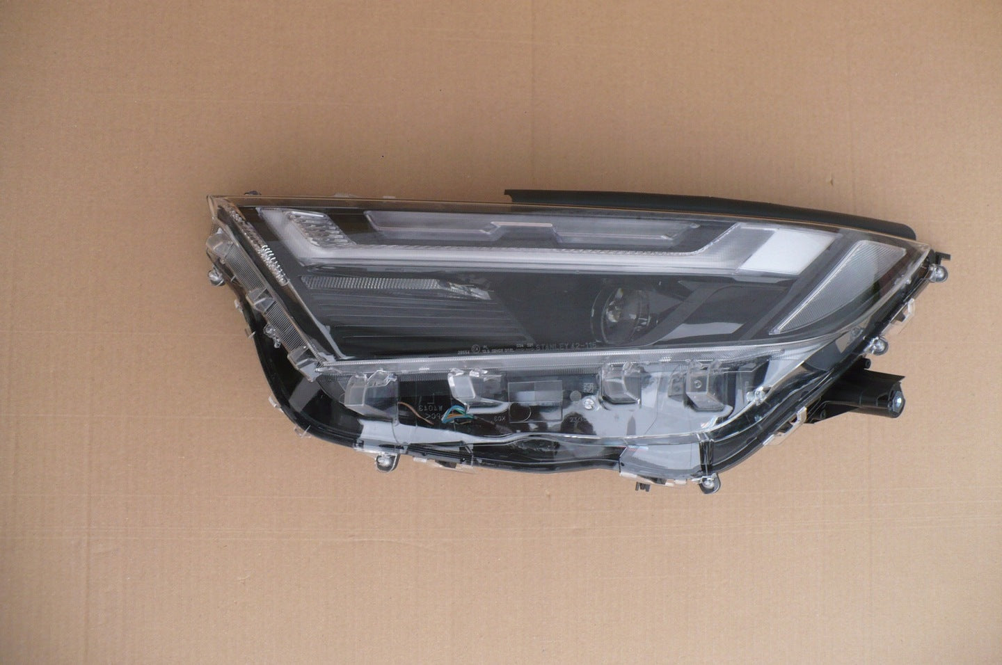 Frontscheinwerfer Toyota V 81185-42G10 LED Links