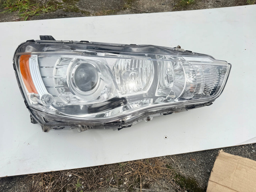 Frontscheinwerfer Mitsubishi Lancer I 8301C412 Xenon Rechts Headlight
