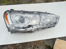 Laden Sie das Bild in den Galerie-Viewer, Frontscheinwerfer Mitsubishi Lancer I 8301C412 Xenon Rechts Headlight