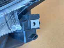 Laden Sie das Bild in den Galerie-Viewer, Frontscheinwerfer Mazda 3 Bm BACS-51040 Links Scheinwerfer Headlight SCH6797317342hy