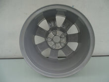 Laden Sie das Bild in den Galerie-Viewer, 1x Alufelge 15 Zoll 6.5&quot; 5x100 34ET Glanz Silber 8X0601025 Audi A1 Rim Wheel