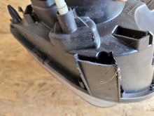 Laden Sie das Bild in den Galerie-Viewer, Frontscheinwerfer Dacia Duster 260605450 Links Scheinwerfer Headlight