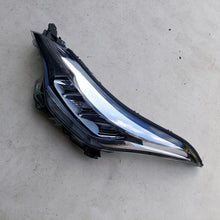 Laden Sie das Bild in den Galerie-Viewer, Frontscheinwerfer Toyota Chr 211808521 81150-F4180-00 LED Links Headlight SCH5320686192jo
