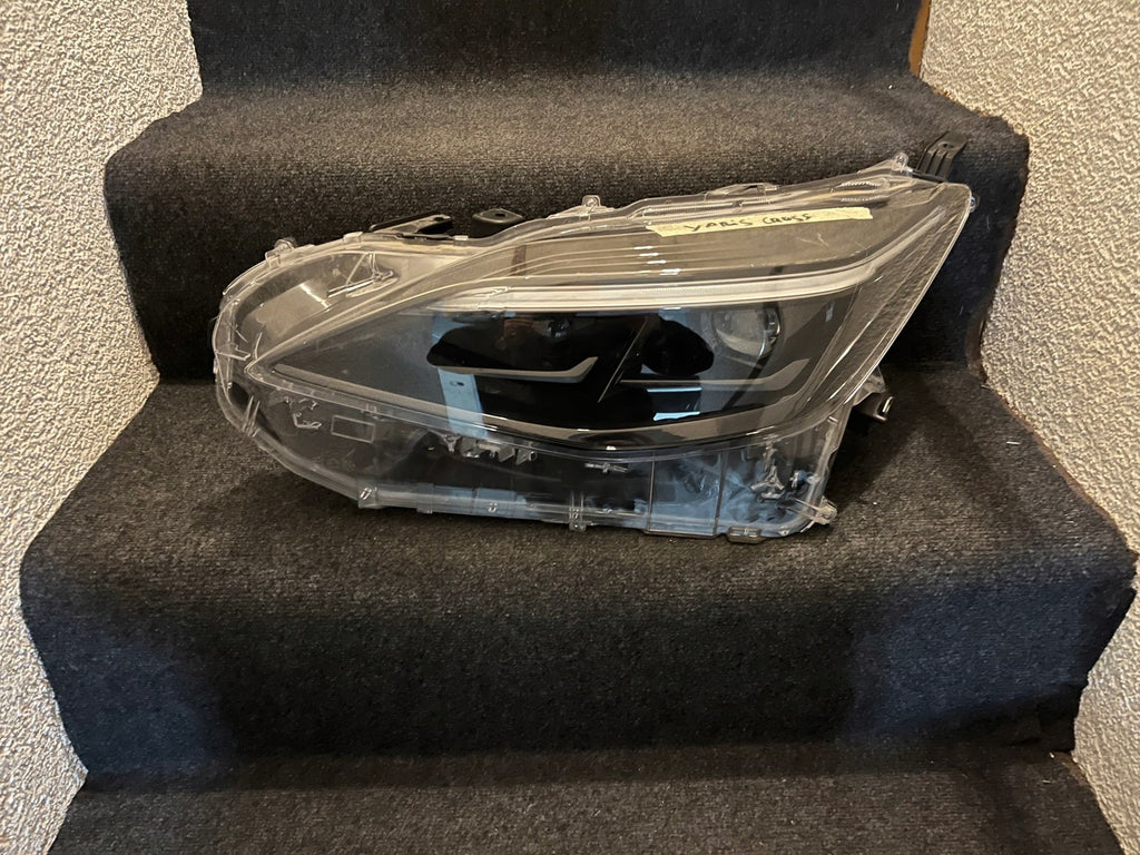 Frontscheinwerfer Toyota Yaris Cross Ein Stück (Rechts oder Links) Headlight SCH6523758750xh