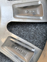 Laden Sie das Bild in den Galerie-Viewer, 1x Alufelge 18 Zoll 8.0" 5x112 6883351 Mini Clubman F54 Rim Wheel FEL3595345780gc