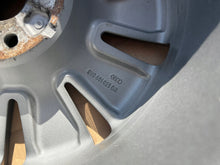 Laden Sie das Bild in den Galerie-Viewer, 1x Alufelge 17 Zoll 7.5&quot; 5x112 43ET 8V0601025DN Audi Rim Wheel