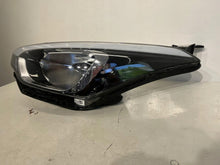 Load image into Gallery viewer, Frontscheinwerfer Hyundai I20 II 92101C8000 Ein Stück (Rechts oder Links)