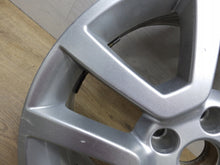 Laden Sie das Bild in den Galerie-Viewer, 1x Alufelge 17 Zoll 7.0&quot; 5x112 45ET Glanz Silber 5L0601025H Skoda Yeti Rim Wheel