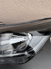 Laden Sie das Bild in den Galerie-Viewer, Frontscheinwerfer Hyundai I20 III 92101-Q0050 Links Scheinwerfer Headlight