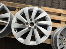 Load image into Gallery viewer, 1x Alufelge 17 Zoll 46ET Silber 5E3601025 Skoda Octavia I Rim Wheel FEL9425061030ii
