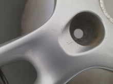 Laden Sie das Bild in den Galerie-Viewer, 1x Alufelge 17 Zoll 8.0" 5x130 40ET Glanz Silber 98736212600 Porsche Rim Wheel FEL9259053455cq