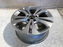 Laden Sie das Bild in den Galerie-Viewer, 1x Alufelge 17 Zoll 7.5&quot; 5x112 A2464010800 Mercedes-Benz W246 Rim Wheel