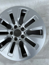 Laden Sie das Bild in den Galerie-Viewer, 1x Alufelge 17 Zoll 6.5" 5x112 34 5ET Glanz A2064010100 Mercedes-Benz W206 FEL8488308103mw