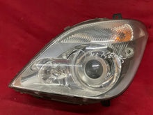 Laden Sie das Bild in den Galerie-Viewer, Frontscheinwerfer Mercedes-Benz Sprinter 906 A9068200961 Xenon Links Headlight