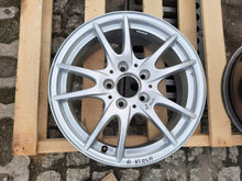 Laden Sie das Bild in den Galerie-Viewer, 1x Alufelge 16 Zoll 6.5&quot; 5x112 A2464011302 Mercedes-Benz Rim Wheel