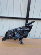 Laden Sie das Bild in den Galerie-Viewer, Frontscheinwerfer Peugeot 2008 208 II 9833036180 Full LED Rechts Headlight SCH7131570302nu