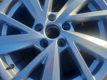 Laden Sie das Bild in den Galerie-Viewer, 1x Alufelge 17 Zoll 7.0&quot; 5x112 45ET 81A601025 Audi Q2 Rim Wheel