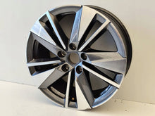 Laden Sie das Bild in den Galerie-Viewer, 1x Alufelge 17 Zoll 5x112 57A601025AA Skoda Karoq Rim Wheel FEL6826666797mz