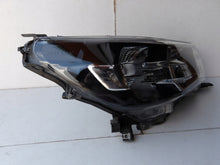 Laden Sie das Bild in den Galerie-Viewer, Frontscheinwerfer Toyota Hilux VIII Rechts Scheinwerfer Headlight SCH5663443895fb