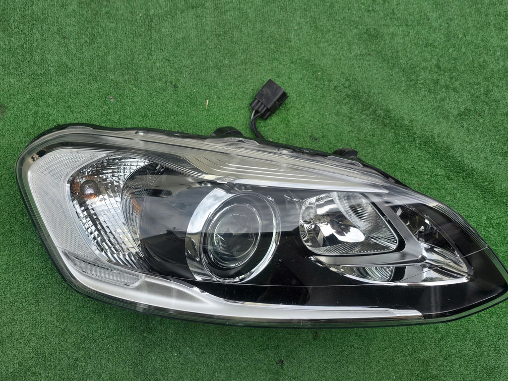 Frontscheinwerfer Volvo Xc60 31698809 Bi-Xenon Rechts Scheinwerfer Headlight SCH8326103619uc