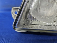 Laden Sie das Bild in den Galerie-Viewer, Frontscheinwerfer Mercedes-Benz Vario Bus 1AH007774-025 1AH007774-028 Rechts