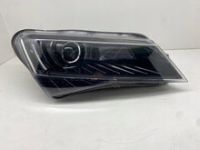 Laden Sie das Bild in den Galerie-Viewer, Frontscheinwerfer Skoda Superb III 3V1941016A Xenon Rechts Headlight