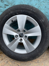 Load image into Gallery viewer, 1x Alufelge 16 Zoll 6.5" 5x112 41ET Glanz Silber 3V0601025 Skoda Superb Iii FEL8377308079kp
