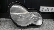 Load image into Gallery viewer, Frontscheinwerfer Mercedes-Benz W203 0301166272 Rechts Scheinwerfer Headlight SCH7642649625hs