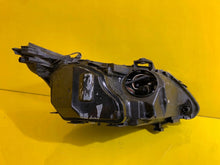 Load image into Gallery viewer, Frontscheinwerfer BMW 5 E60 E61 7044672 Xenon Ein Stück (Rechts oder Links)