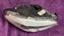 Laden Sie das Bild in den Galerie-Viewer, Frontscheinwerfer BMW F11 F10 7203252-18 Xenon Rechts Scheinwerfer Headlight SCH9396158522cr