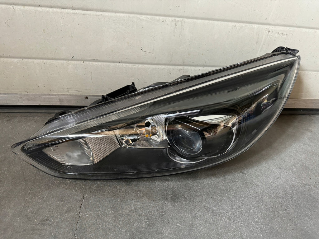 Frontscheinwerfer Ford Focus Xenon Ein Stück (Rechts oder Links) Headlight