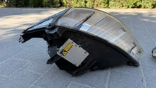 Laden Sie das Bild in den Galerie-Viewer, Frontscheinwerfer Ford Focus 2M5113100DC 2M5113100 Xenon Rechts Headlight SCH3386131070sb