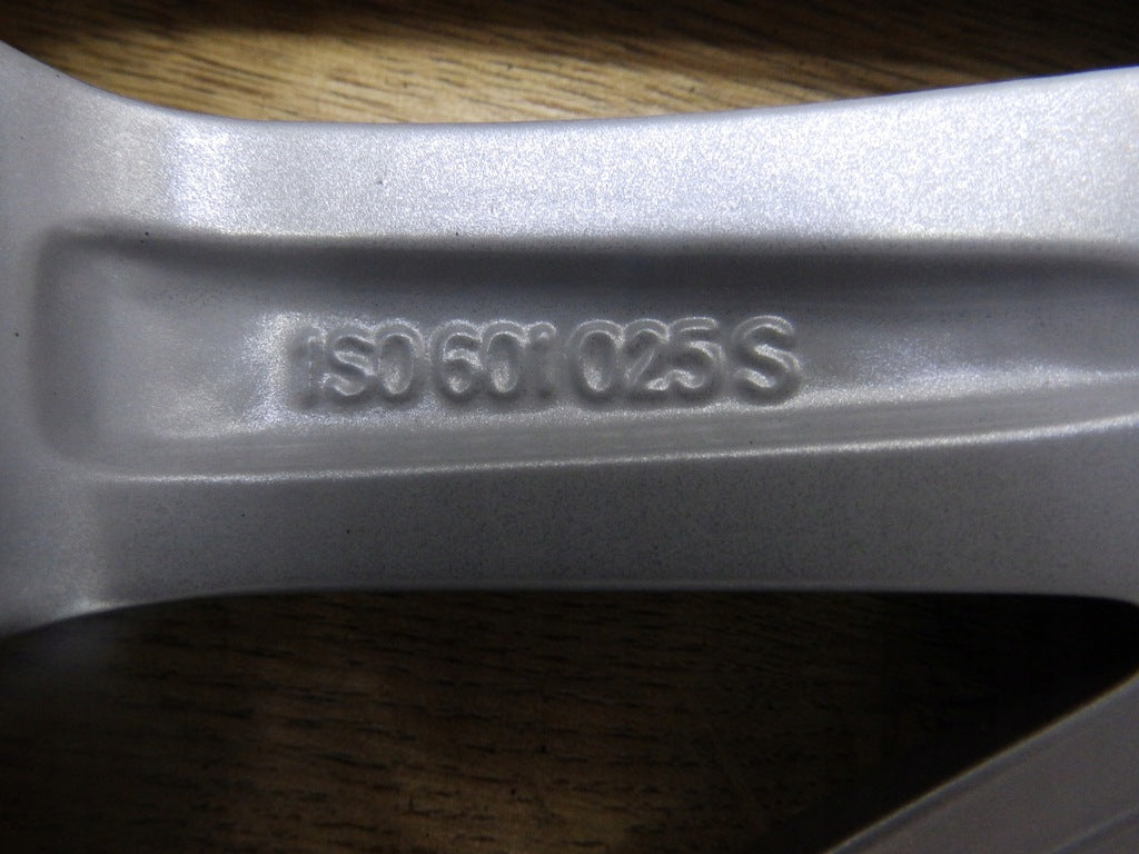 1x Alufelge 15 Zoll 5.5" 4x100 41ET Glanz Silber 1S0601025S VW Up Rim Wheel FEL4618112190zq